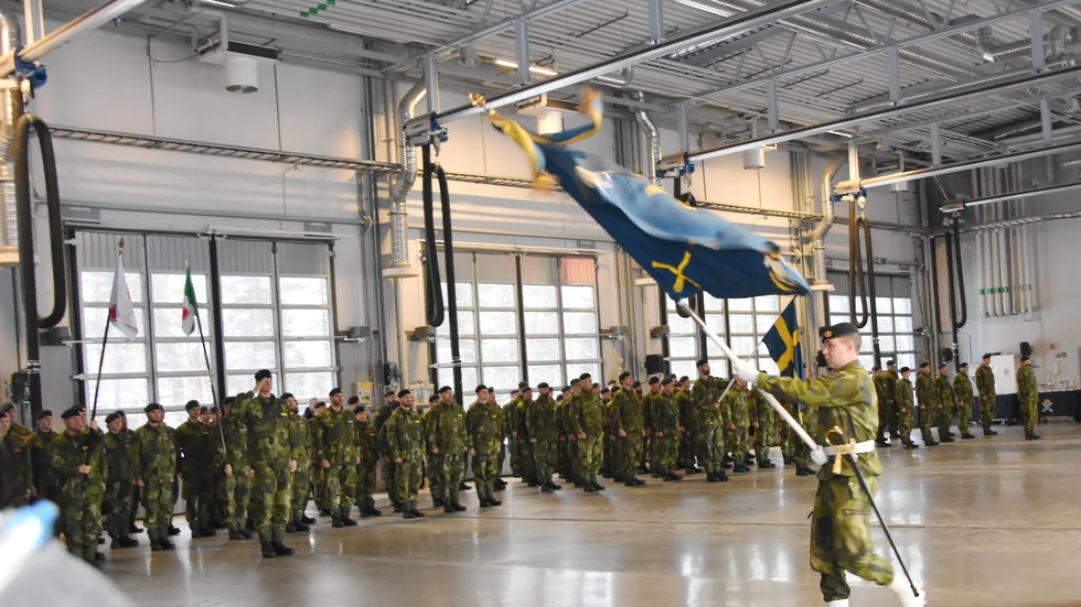Formellt bytte Artilleriregementet, A 9, namn till Bodens artilleriregemente, A 8, vid årsskiftet. På onsdagen hölls namnbytesceremonin med tal, militärmusik och fanparad.