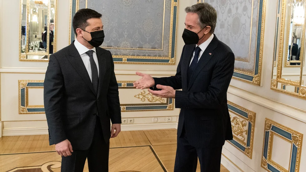 Ukrainas president Volodymyr Zelenskyj tar emot USA:s utrikesminister Antony Blinken (höger).