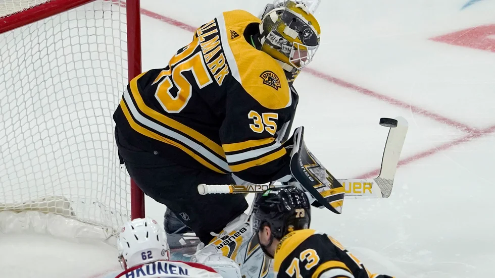 Linus Ullmark och Boston visar god form.