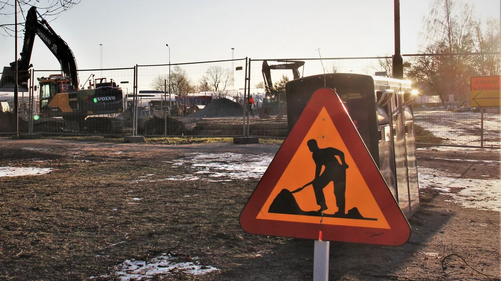 Nu har arbetet med föreberedelser inför bygget av Tullgarnsbron påbörjats.