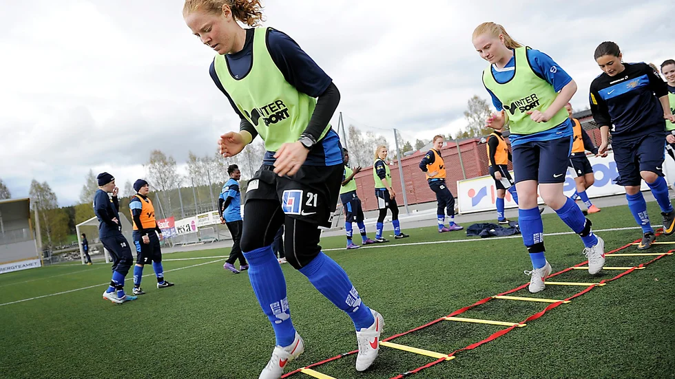 Provtränar. Så här såg det ut förra svängen som Sara Nordin var i Sunnanå säsongen 2012. Nu tränar hon med laget igen.