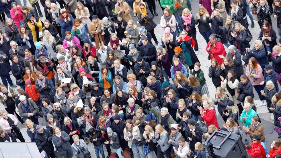 #metoo-kampanjen var viktig inte minst därför att den avslöjade de strukturella missförhållanden som råder inom många branscher och på olika arbetsplatser.