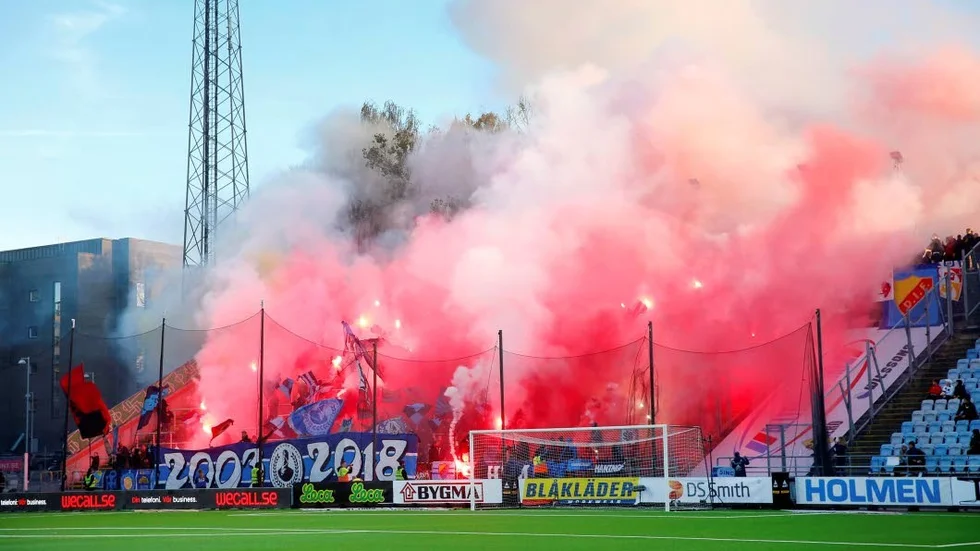 Många skandaler har det varit i fotbollens värld. Om detta skriver Kenneth Thapper i sin krönika. Bilden är från matchen mellan IFK och Djurgården den 7 oktober.