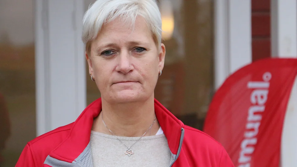 Janette Persson (Bilden) tillsammans med Jonny Bengtsson, båda (s) väckte frågan om fria arbetsskor i vården. Nu ser det ut som om frågan överlevde ett nej socialnämnden och fick en ny chans av kommunledningen.