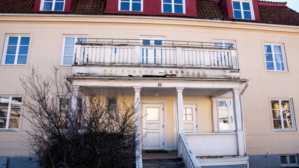 Solrosen. Förskolan flyttade ut för ett par år sedan och nu säljer kommunen Solrosen på Bielkegatan.
