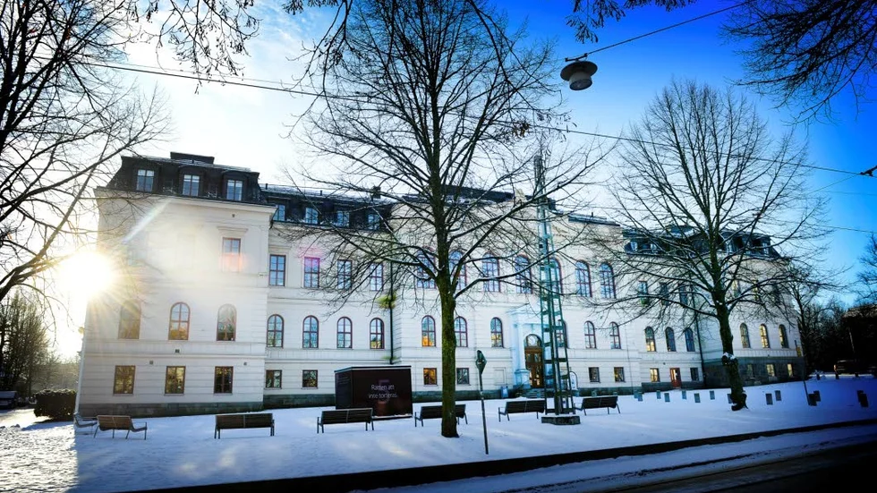 "Det får mig ju att fundera, var han på toaletten och fotograferade av provet?", säger studenten.