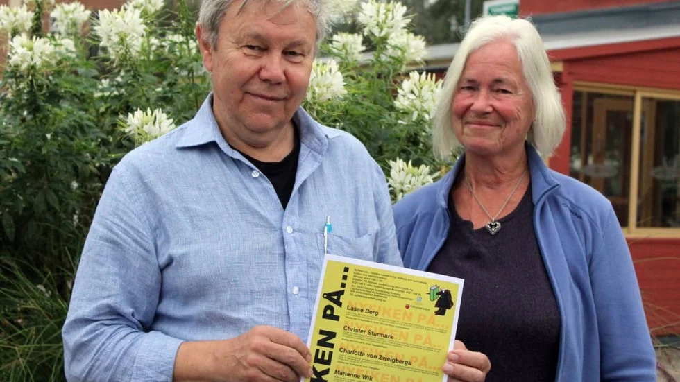 Nyfiken på. Höstens program är färdigt och i veckan börjar föreläsningarna. Fr v kassör Leif Karlsson och ordförande Kerstin Svedberg.