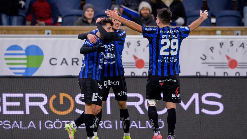Kramkalas efter Moustafa Zeidans, t v, 2-0-mål mot Häcken. 