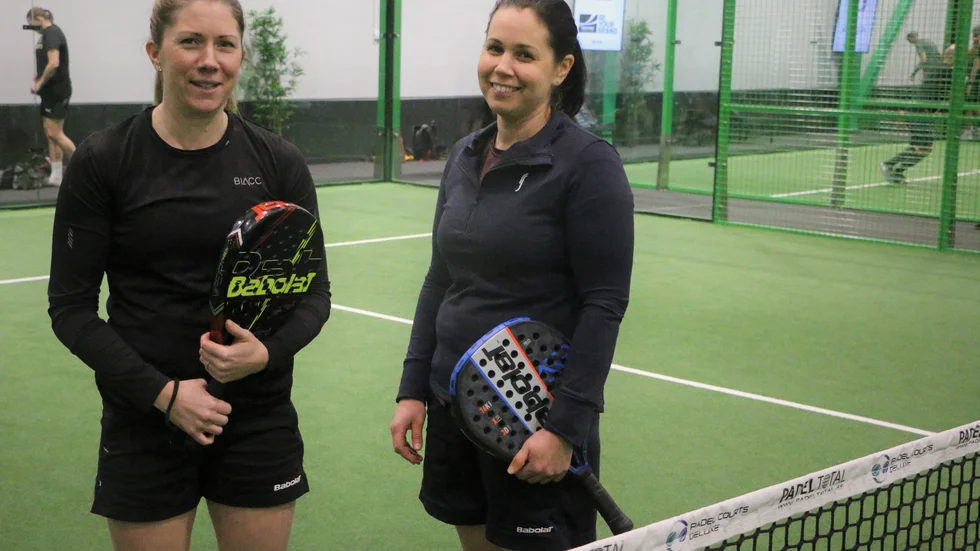 Efter jul tar padelduon Hanna Widman och Anna Sirkka steget upp till division 2 igen. 