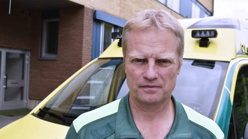 Räddar liv. Rune Eklund, jobbar även operativt vid ambulansen. Foto: Ulrika Andersson.