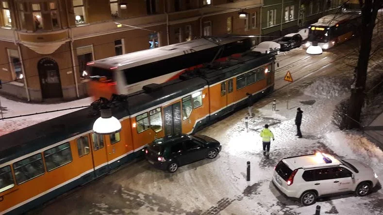 Spårvagnstrafiken på gatan stod still efter trafikincidenten på torsdagseftermiddagen.