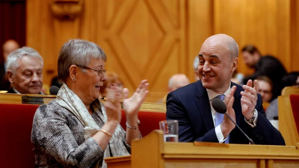 Lök på laxen. Nuvarande moderatpartiet har lite problem med Fredrik Reinfeldt; här tillsammans med Maud Olofsson, en annan före detta framgångsrik partiledare.
