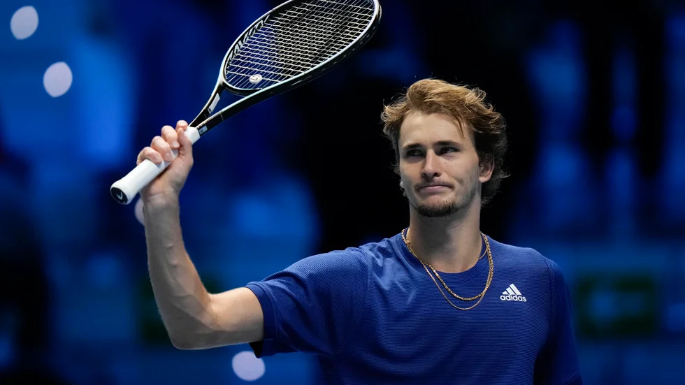 Alexander Zverev får spela semifinal i Turin.