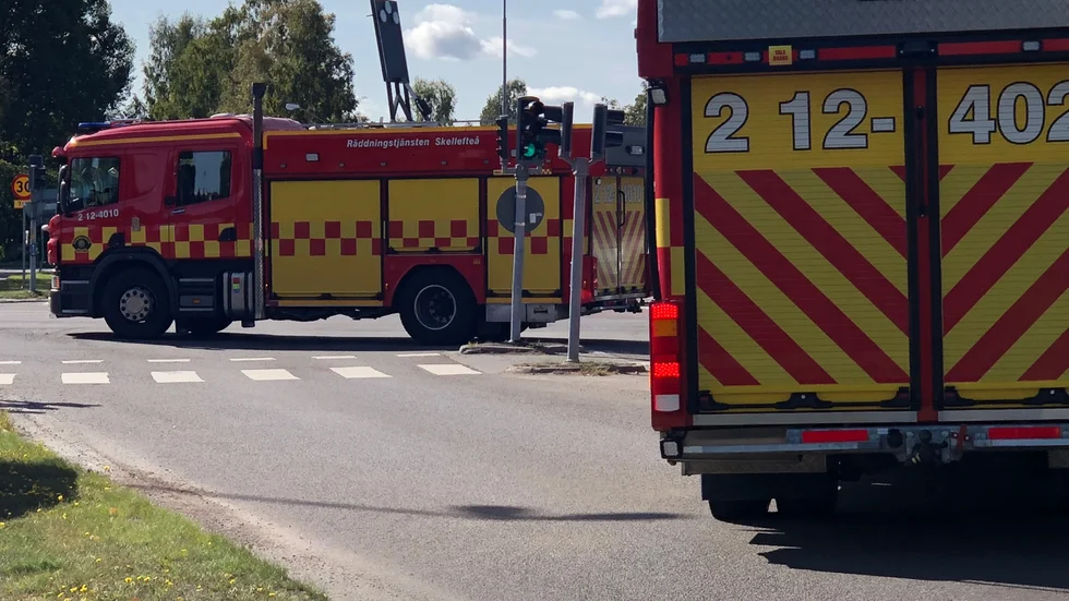 Räddningstjänsten vid olycksplatsen.