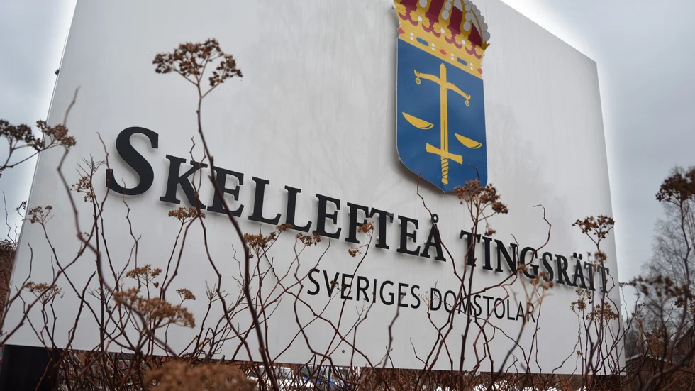 Minns han i rätten? 25-åringen har i polisförhör sagt att han inte minns händelseförloppet utanför huset.