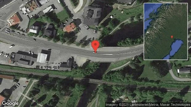 Personbil stillastående på väg 97