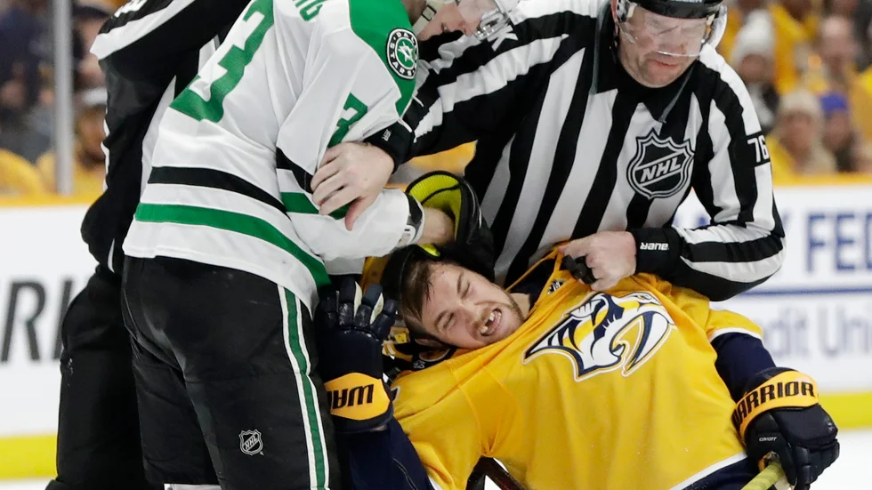John Klingberg bråkade lite med Viktor Arvidsson i natt.