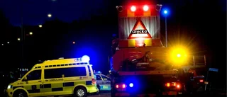 Ambulans in i mitträcket efter olycka