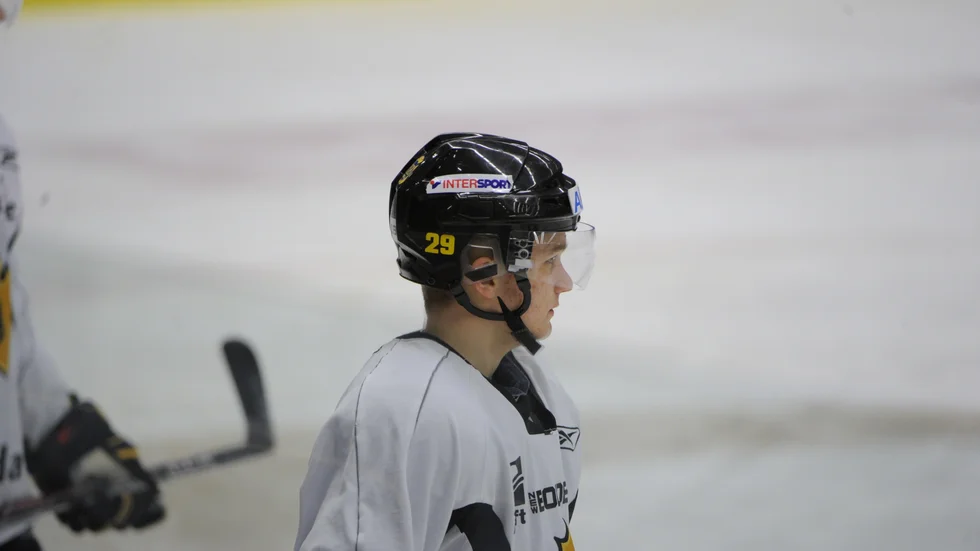 Kliver ned. Oskar Fredriksson väljer nu spel i division II-klubben Kiruna AIF. Foto: Leif Andersson.
