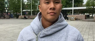 Brutal tuff match väntar Larsson – soccerkicks och stomps tillåtet