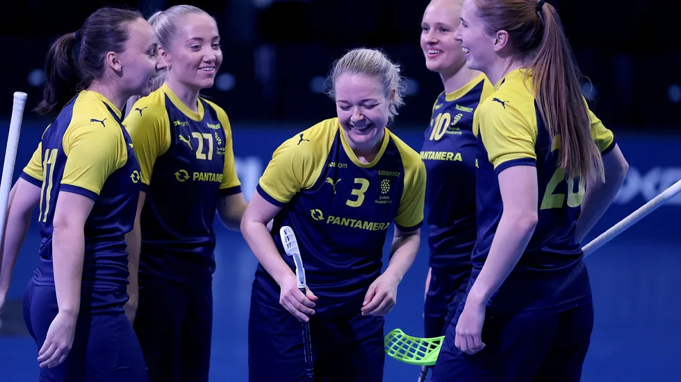 Amanda Delgado Johansson tillsammans med landslagskollegorna under årets EFT i Tammerfors.