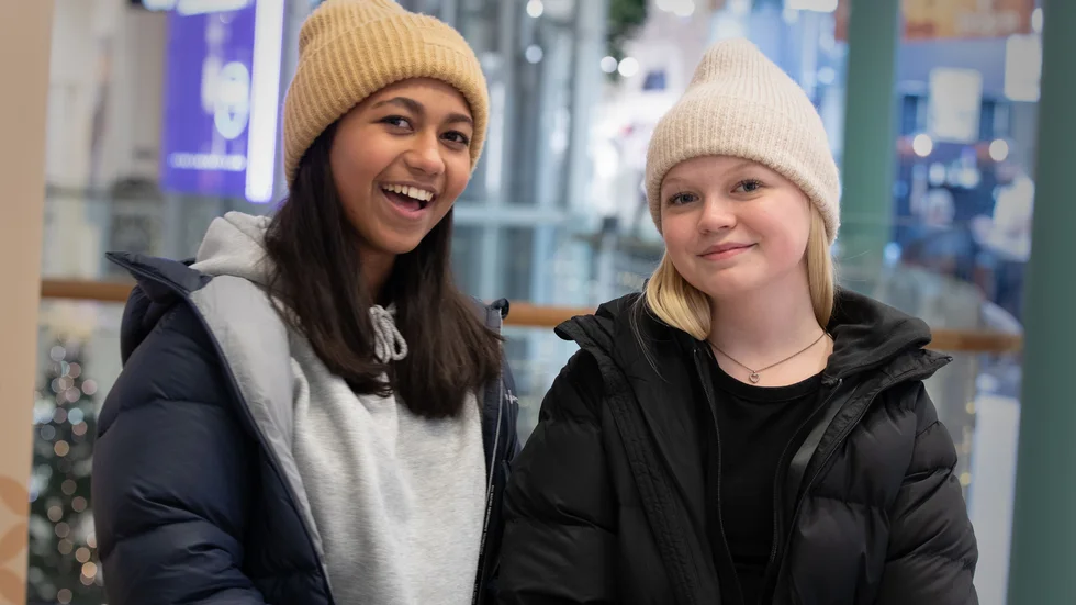 Emilia Lundmark och Elsa Brännström, Norrfjärden: "Vi ska vara med varandra i helgen, gå på stan, baka eller bada och se film".