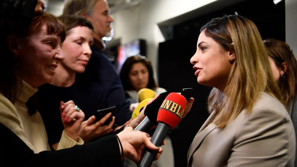 Nooshi Dadgostar (V) berättar om sin uppgörelse med S om högre bidrag till dem med lägst pension.