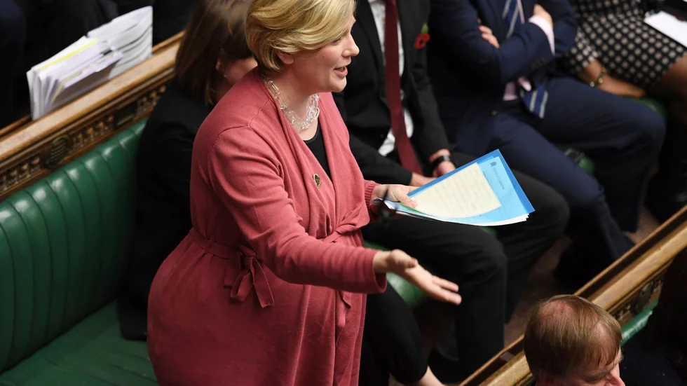 Parlamentsledamoten Stella Creasy under ett anförande i brittiska underhuset 2019. Arkivbild.