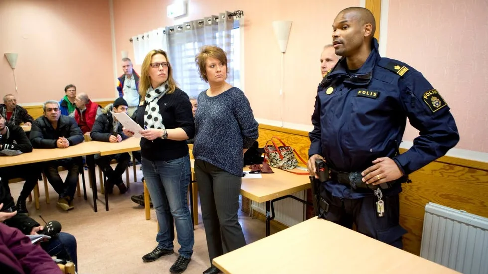 Ingripaned. Polisen Benjamin Prom vill berömma de som hjälpte den sjuka mannen. Men han uppmanar till stor eftertanke innan man ställer sig och filmar.