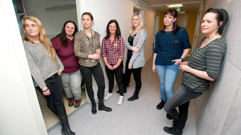 Lojala och stryktåliga. Vårdens medarbetare - här en grupp med undersköterskor i Norrköping som fotats vid ett tidigare tillfälle - är värda betydligt mer än idag.