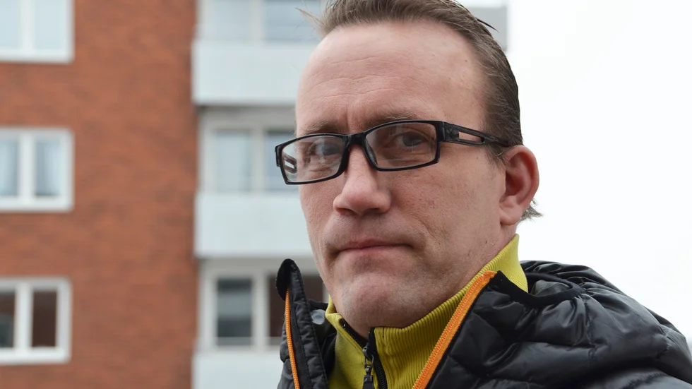 När Vänsterpartiet i Boden valde att peta ned Tony Karlsson på icke valbar plats valde han att gå ur partiet och anslöt sig till Socialdemokraterna.