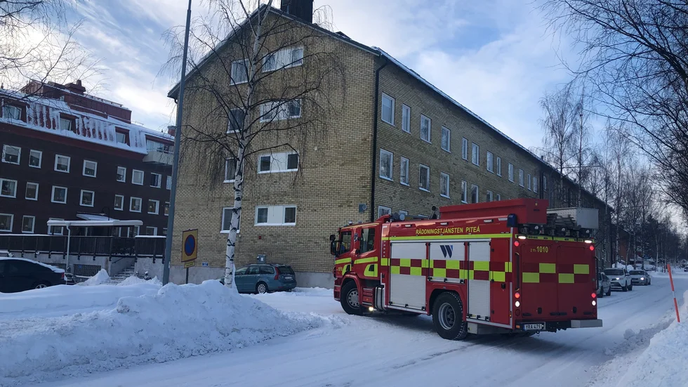 Räddningstjänsten larmades på söndagen till en brand i en lägenhet på Nygatan i Piteå.