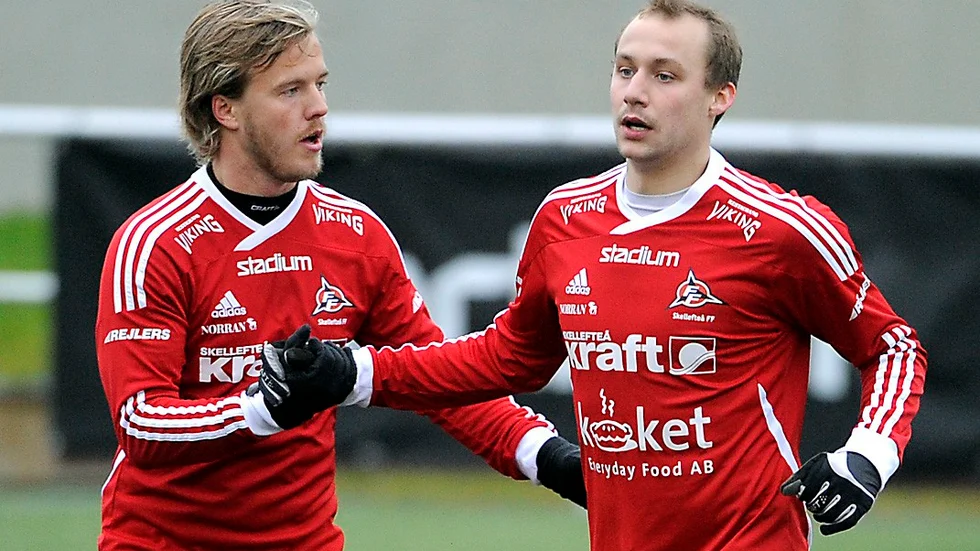 Patrik Lindgren, till höger, gjorde Skellefteå FF:s 4–0-mål i matchen mot Assi. Arkivbild