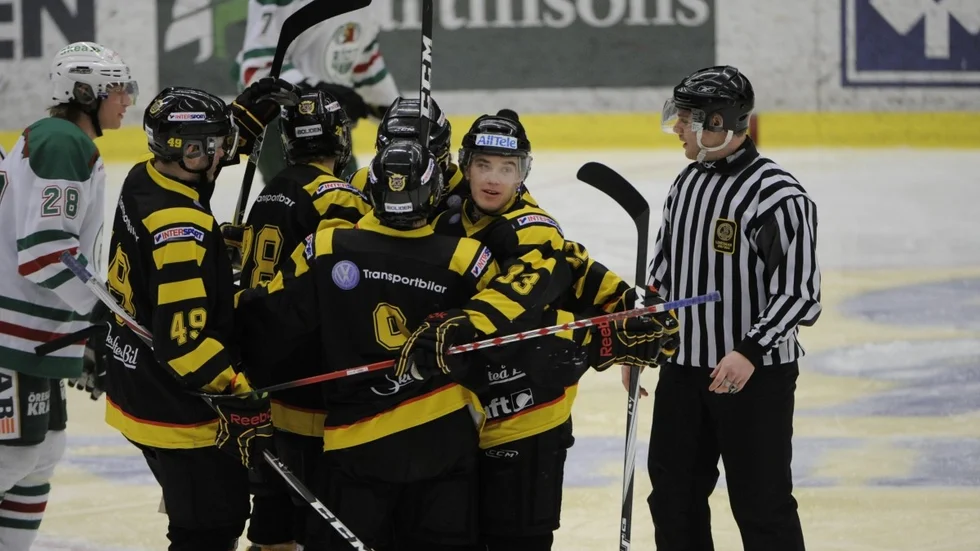 En domarstrejk, som med stor sannolikhet drar igång klockan 12 på onsdagen, kan påverka Skellefteå AIK:s J20-lag. Arkivbild