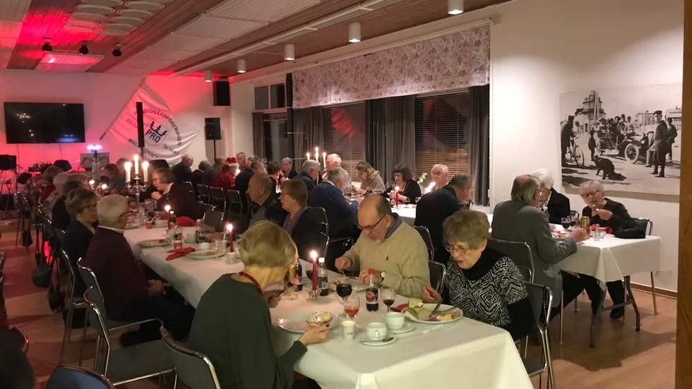 Delikatesserna dukades fram när PRO Malmberget samlades till julfest.