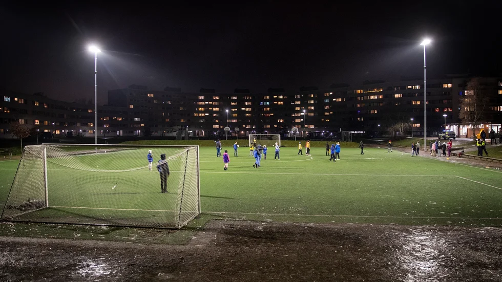 I Brandkärr är enbart 18,8 procent av ungdomarna aktiva i en idrottsförening och fördelningen mellan pojkar och flickor är 23,4 procent respektive 13,9 procent. 