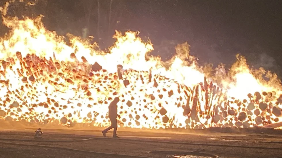 En brand i en hög med stockar och flis utbröt på söndagen.