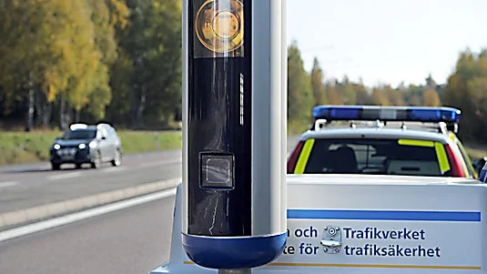 Fartkameran fångade den ena mannen på bild vid Hjortenbaden. Trots mörkret syns han tydligt i underlaget i polisens förundersökning.