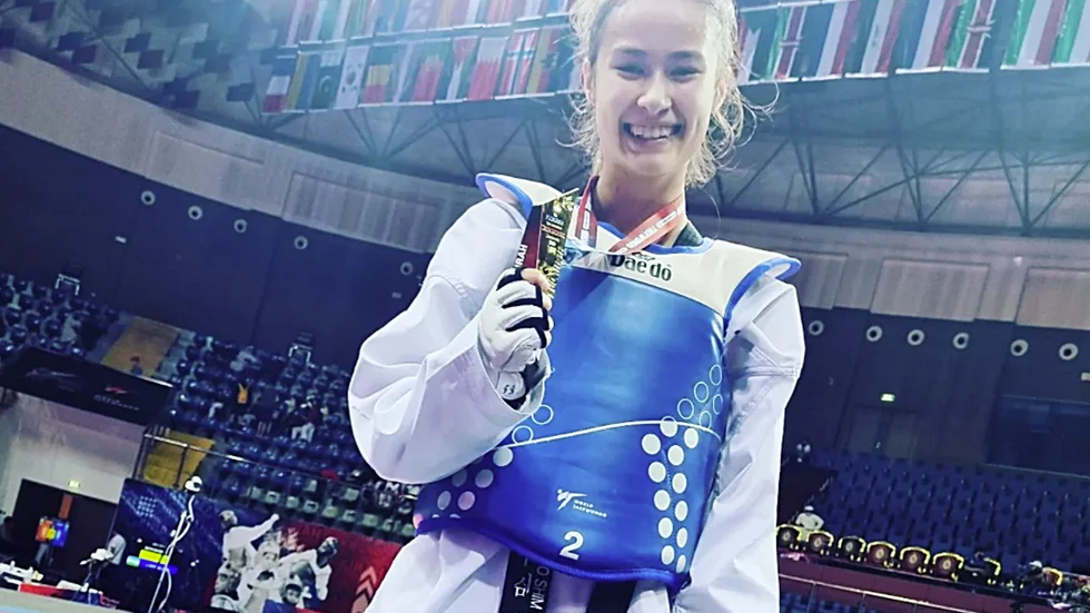 En glad Indra Bodén vann guld i Dubai, i juniorklassen -49 kg. 