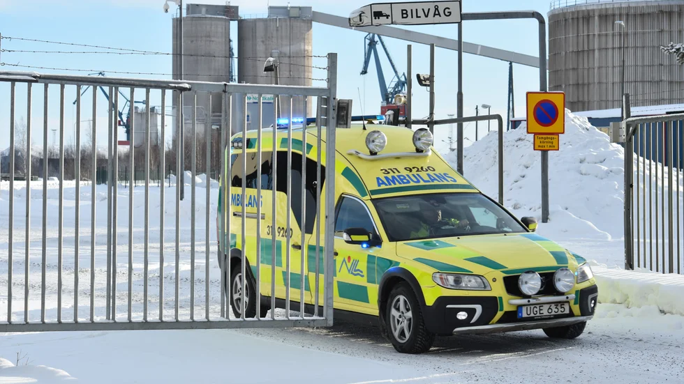 Två ambulanser lämnade SSAB:s område vid 12-tiden.