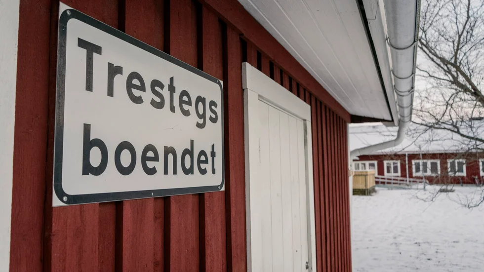 Enligt Paul är det bara de med alkoholproblem som kontrolleras för att bli insläppta på boendet. "de med drogproblem kan bara knata in på boendet med sina piller. Stämningen blir lätt upptrissad och det är svårt att få ro", säger han. 