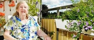 Att resa har hållit henne pigg