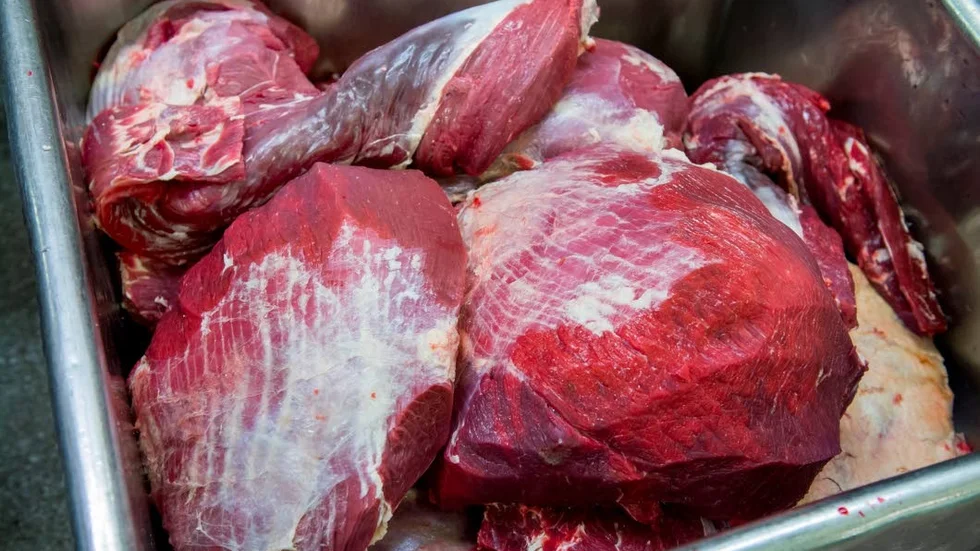Östhammars kommuns köttleverantör kommer under hösten att leverera mer svenskt kött än tidigare.