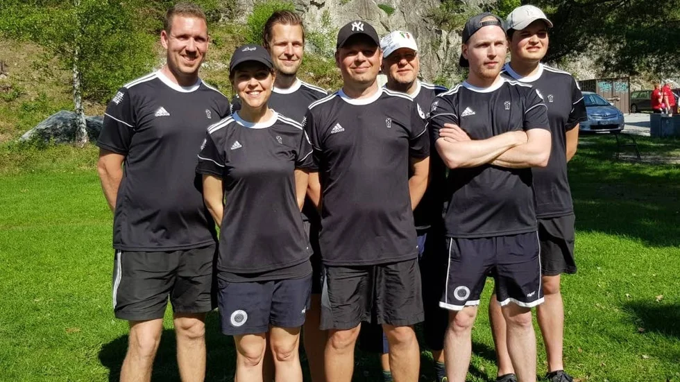 Uppsala BGK:s lag i elitseriepremiären: Marcus Larsson, Karin Olsson, Lars Brown, Carl-Johan Ryner, CeGe Anderson (coach), Dan Trulsson, Eric Bohlin.