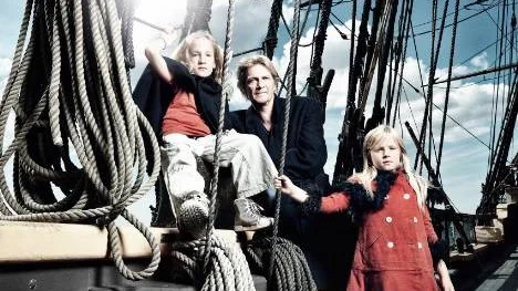 Isabel von Krusenstierna, Tommy Nilsson och Irmeli Munther spelar pirater.