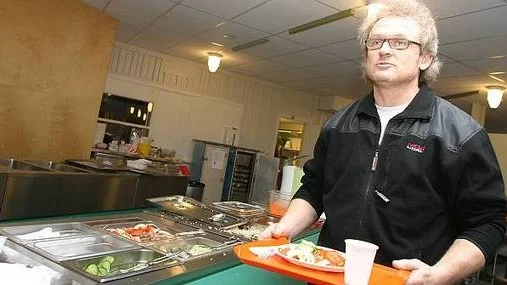 Vaktmästare Boss Åberg gillar maten.