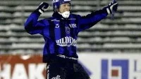 Pierre Roos jublar efter 3-0-målet.