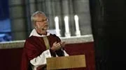 Ärkebiskop KG Hammar höll i pingstmässan på annandagen. Och Domkyrkan lovar fortsättning - helgdag elelr inte.