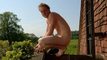Alan Tudyk är rolig som påtänd småtönt med rätt att flyga.