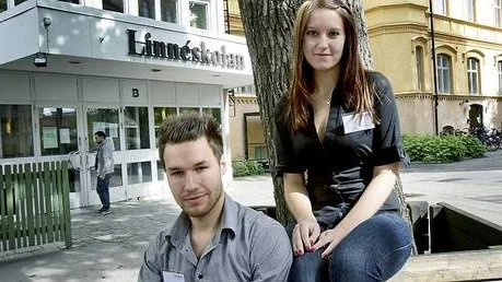 Alexander Brännkärr har själv varit UF-företagare på Linnéskolan. Nu kommer han till skolan som rådgivare och förebild för dagens elever, till exempel Jessica Jansson.